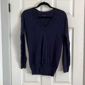 Navy blue Gap V-neck sweater. Cotton/cashmere. Size small. Good condition.